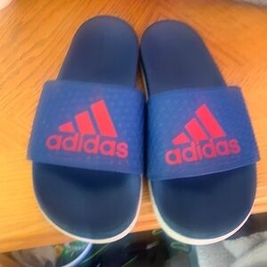 🎈🎈sale Price 🎈🎈ADIDAS slides youth size 4